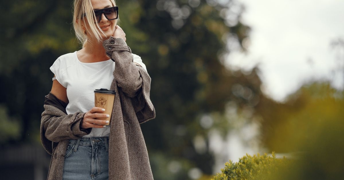 Magia basiców: jak z prostych ubrań tworzyć stylizacje, które wyglądają jak z Instagrama