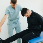 Rwa kulszowa: jak rozpoznać pierwsze sygnały i typowe objawy, zanim ból Cię zatrzyma?