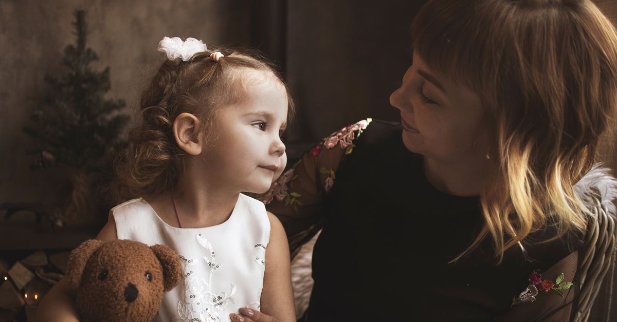 Emocje dziecka pod lupą: jak towarzyszyć mu mądrze i z empatią każdego dnia