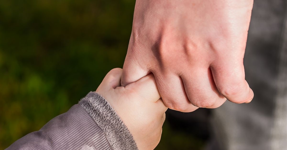 Bezpieczne dziecko na co dzień: praktyczne zasady, które naprawdę działają
